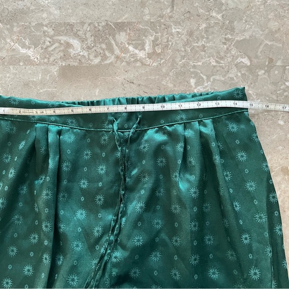 La Vie En Rose Green Satin Pajama Top and Bottom Matching Set - Picture 15 of 16